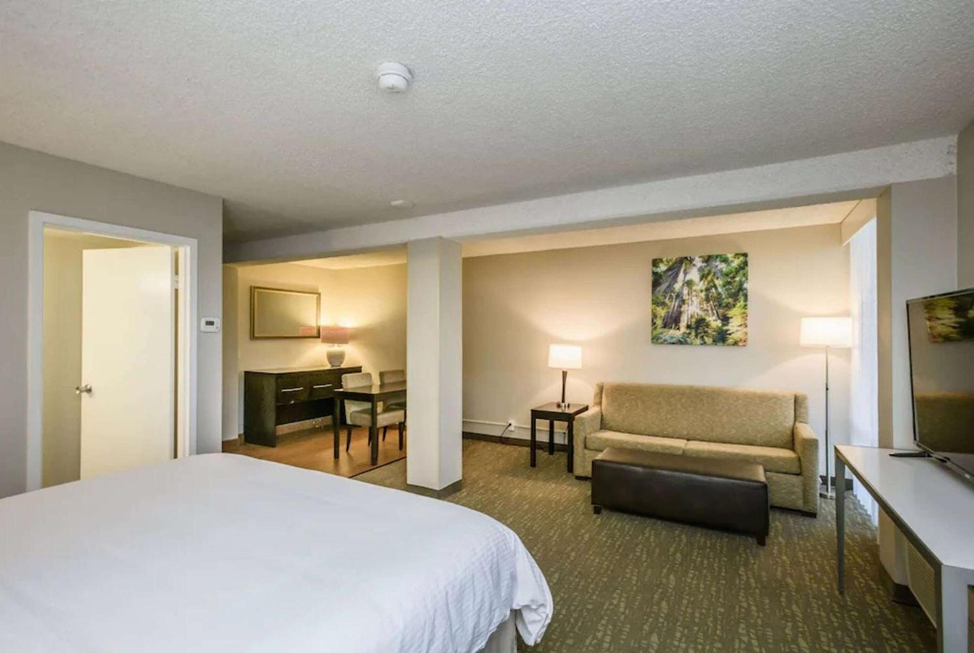 Junior King Suite Non-Smoking